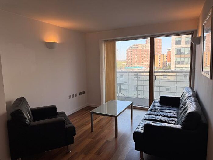 2 Bedroom Apartment To Rent In Whitehall Waterfront, LS1