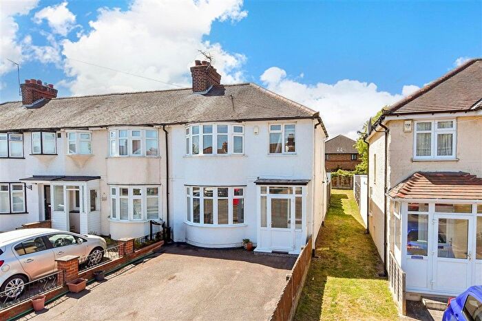 3 Bedroom End Terrace House For Sale In Marlow Drive, London, Surrey, SM3