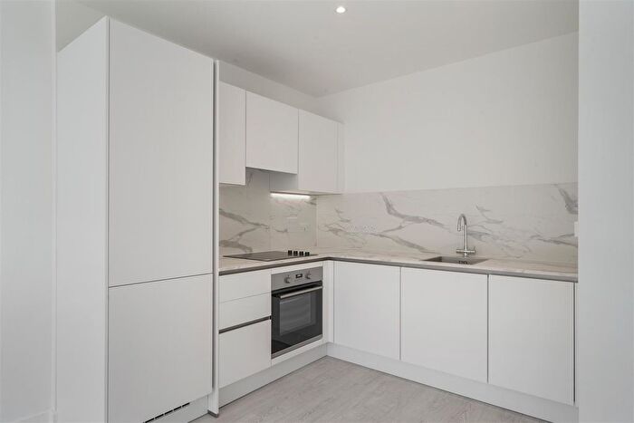 1 Bedroom Flat To Rent In Farine Avenue, Hayes, UB3