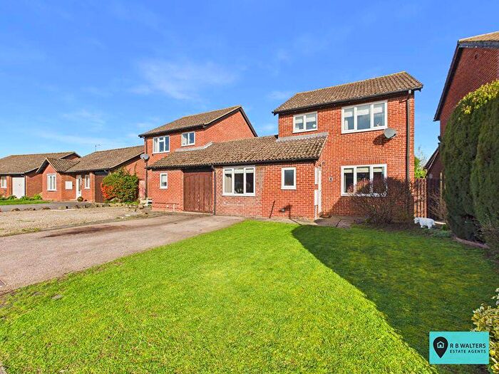 3 Bedroom Link Detached House For Sale In Mary Grove, Highnam, GL2
