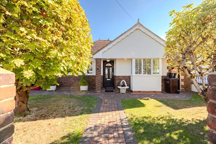 3 Bedroom Detached Bungalow For Sale In Warren Chase, Benfleet, SS7
