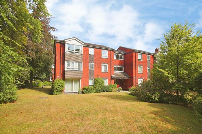 2 Bedroom Flat For Sale In Heaton Moor Road, Heaton Moor, Stockport, SK4