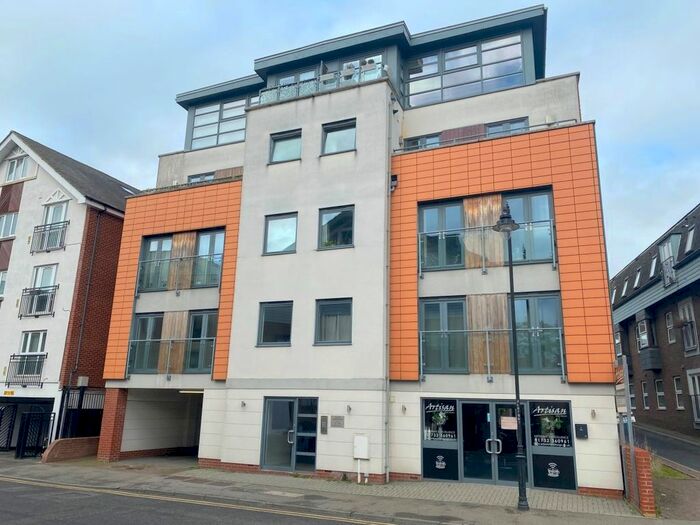 1 Bedroom Flat To Rent In Lyons Crescent, Tonbridge, TN9