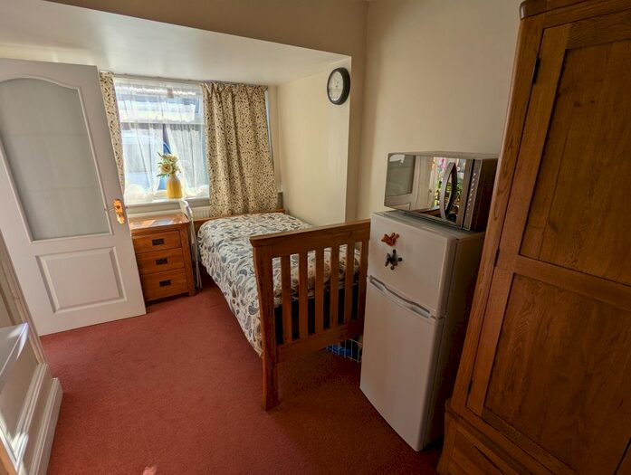 Studio To Rent In Felixstowe Close, Reading RG6
