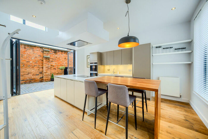 3 Bedroom Town House To Rent In St. Paul's Court, A St. Paul's Square, Jewellery Quarter, B3