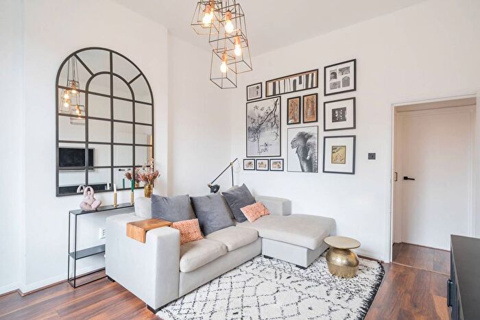 1 Bedroom Flat To Rent In Chichester Road, Kilburn, London, NW6