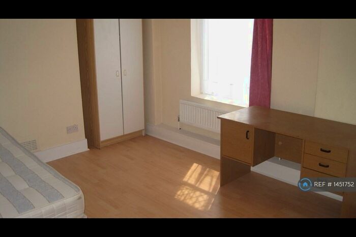 4 Bedroom Terraced House To Rent In Vicarage Road, London, E15