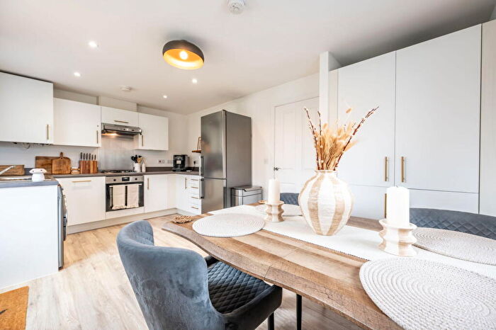 3 Bedroom Semi-Detached House For Sale In Bursledon, Southampton, SO31