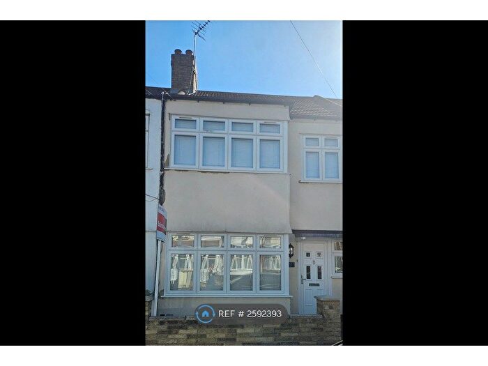 3 Bedroom Terraced House To Rent In Lawrence Avenue, London, E12