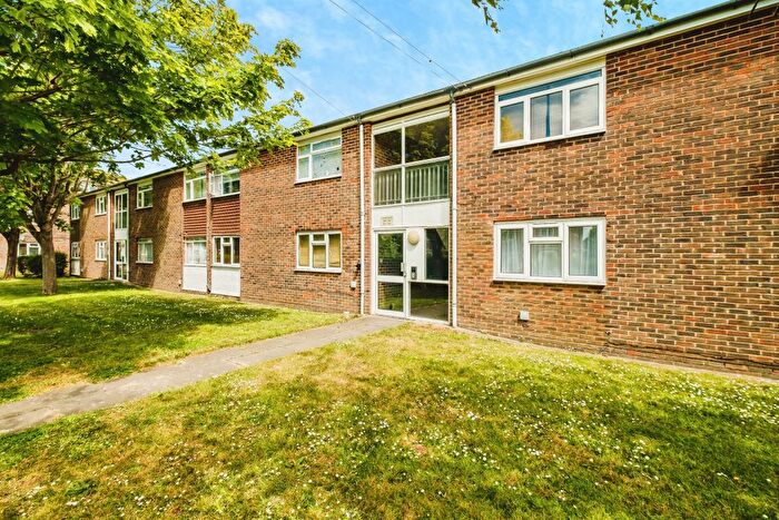2 Bedroom Flat For Sale In Warner Road, Worthing, BN14