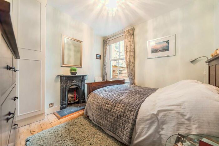 2 Bedroom Flat To Rent In Astonville Street, Southfields, London, SW18
