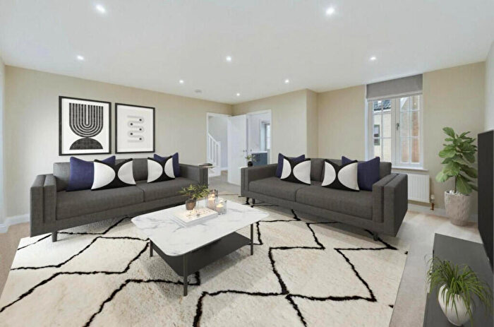 3 Bedroom Terraced House For Sale In Old Market Street, Thetford, IP24