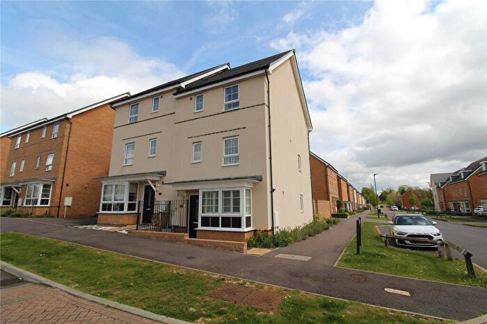4 Bedroom Semi Detached House For Sale In Fullbrook Drive, Basingstoke, Hampshire, RG21