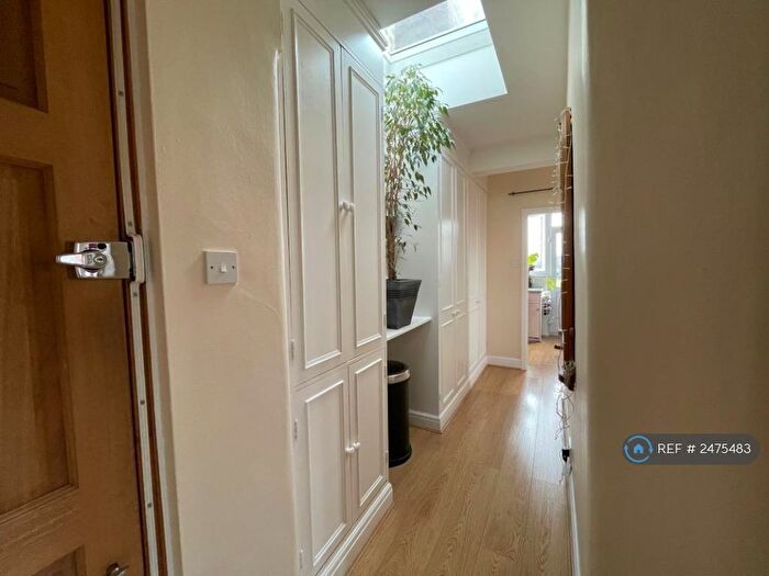 3 Bedroom Flat To Rent In Alexandra Avenue, Harrow, HA2