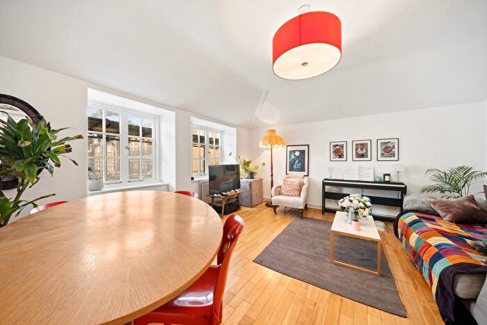 2 Bedroom Flat To Rent In Bourne Estate, Clerkenwell, EC1N