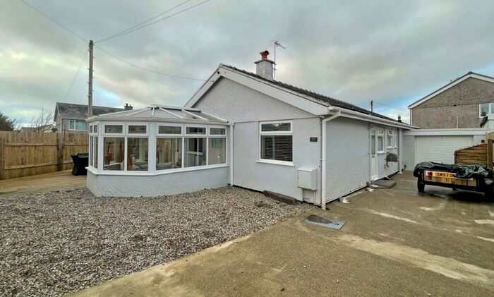 2 Bedroom Link Detached House For Sale In Groeslon, Caernarfon, Gwynedd, LL54