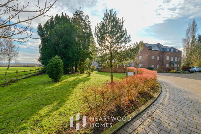 1 Bedroom Apartment For Sale In Little Night Leys Court, Napsbury, AL2