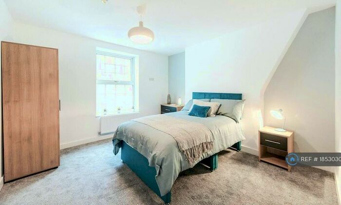 2 Bedroom Flat To Rent In Retiro Street, Oldham, OL1