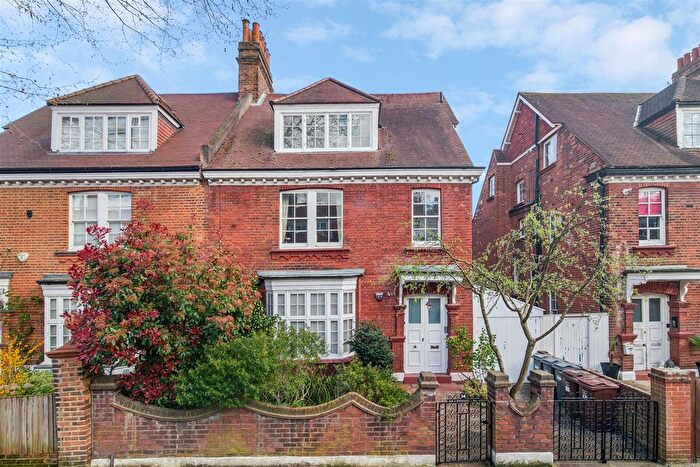 2 Bedroom Flat For Sale In Priory Avenue, London, W4