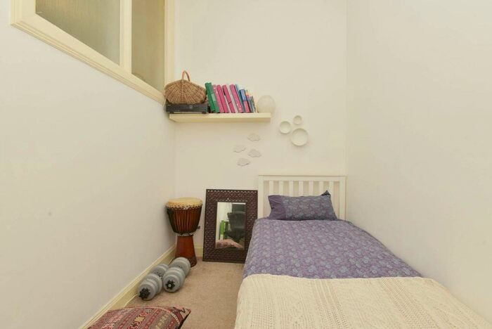 2 Bedroom Flat For Sale In Cargil Terrace, Trinity, Edinburgh, EH5