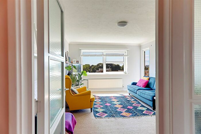 1 Bedroom Flat For Sale In Downview Road, Worthing, BN11