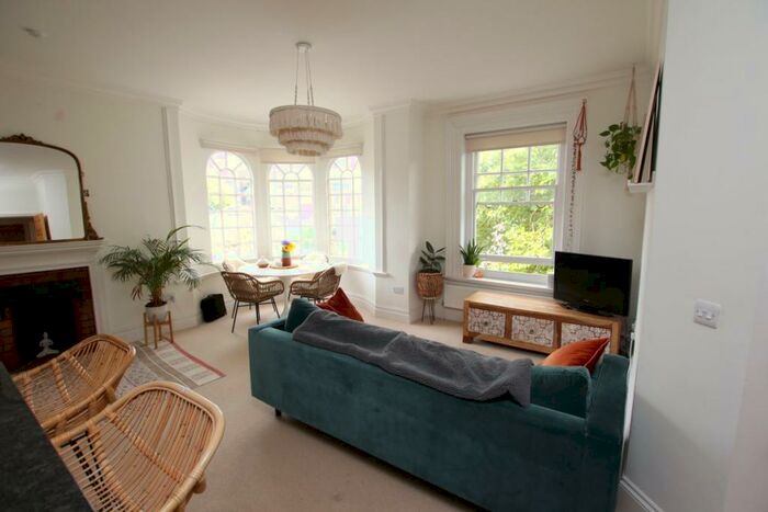 2 Bedroom Apartment To Rent In Carfax, Horsham, RH12