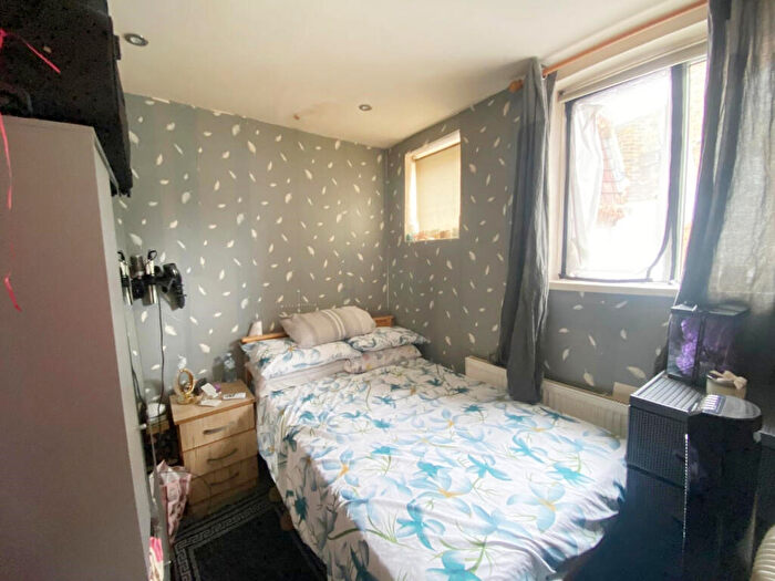 1 Bedroom Flat To Rent In Camberwell Grove, London, SE5