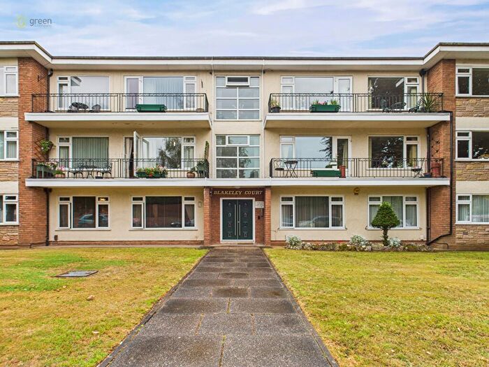 2 Bedroom Apartment For Sale In Penns Lane, Sutton Coldfield, B72