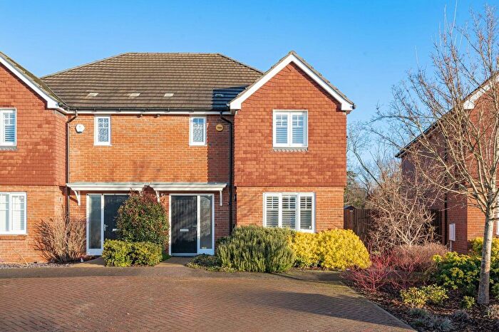 3 Bedroom Semi Detached House For Sale In River Walk, Fetcham, KT22