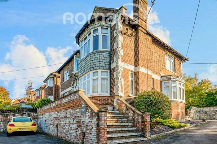 1 Bedroom Flat To Rent In Coningsby Road, HP13