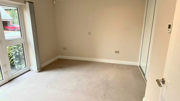 2 Bedroom Flat To Rent In Alexander Grove, Kings Hill, ME19