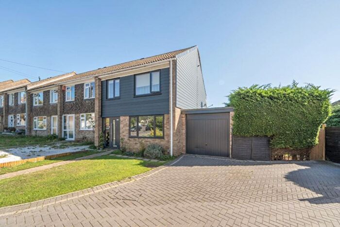 3 Bedroom End Of Terrace House For Sale In Montgomery Walk, Waterlooville, PO7