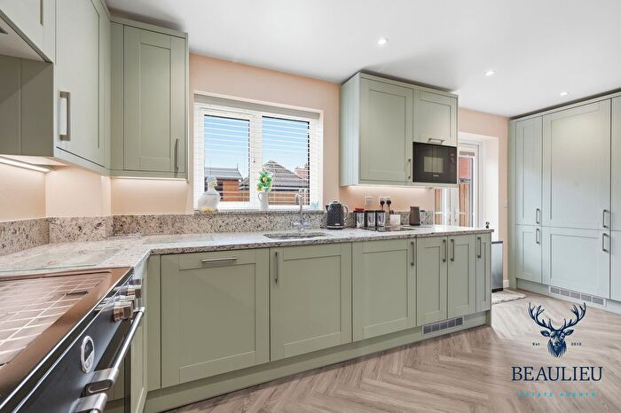 4 Bedroom End Of Terrace House For Sale In Ratcliffe Gate, Chelmsford, CM1