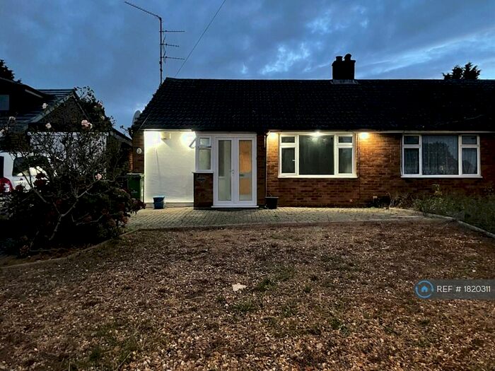2 Bedroom Bungalow To Rent In Icknield Way, Luton, LU3