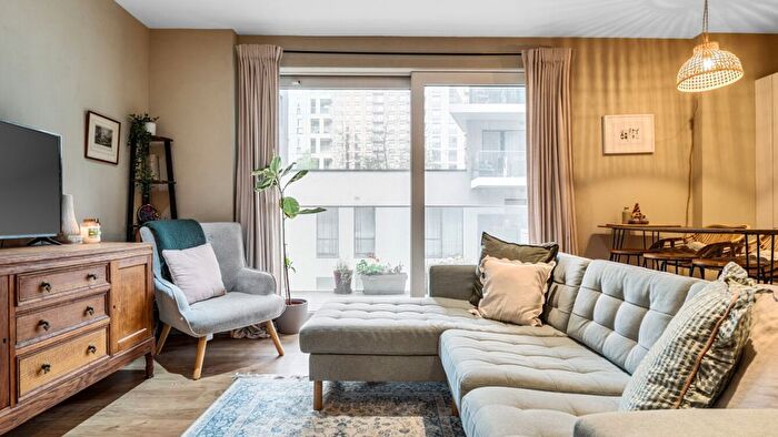 2 Bedroom Flat For Sale In Chandlers Avenue, London, SE10