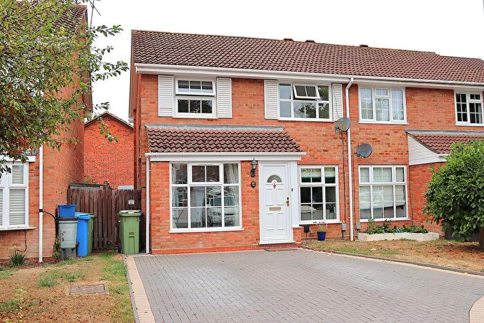3 Bedroom Semi-Detached House For Sale In Langdale Close, Farnborough, GU14