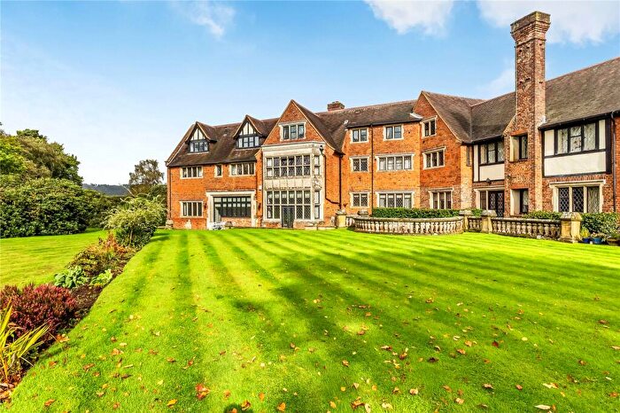 3 Bedroom Apartment For Sale In Neb Lane, Oxted, Surrey, RH8