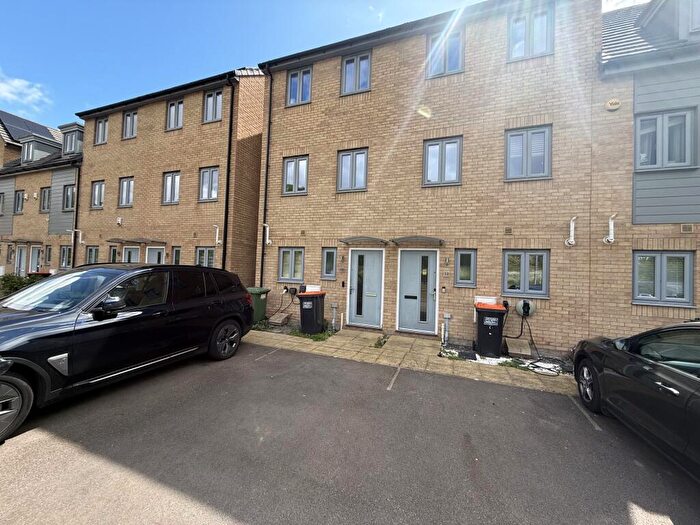 3 Bedroom Town House To Rent In Hazle Mead, LU5