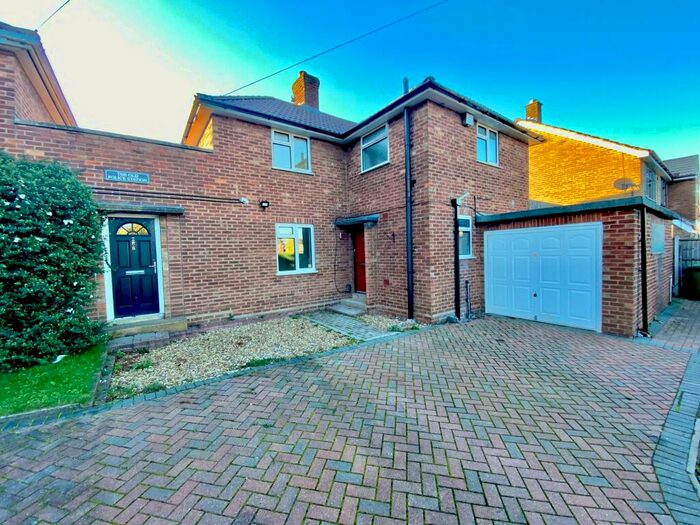 3 Bedroom Link Detached House To Rent In Weddington Road, Nuneaton, CV10