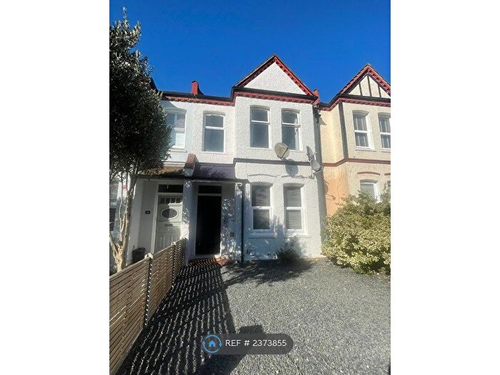 2 Bedroom Flat To Rent In Fairmile Avenue, London, SW16