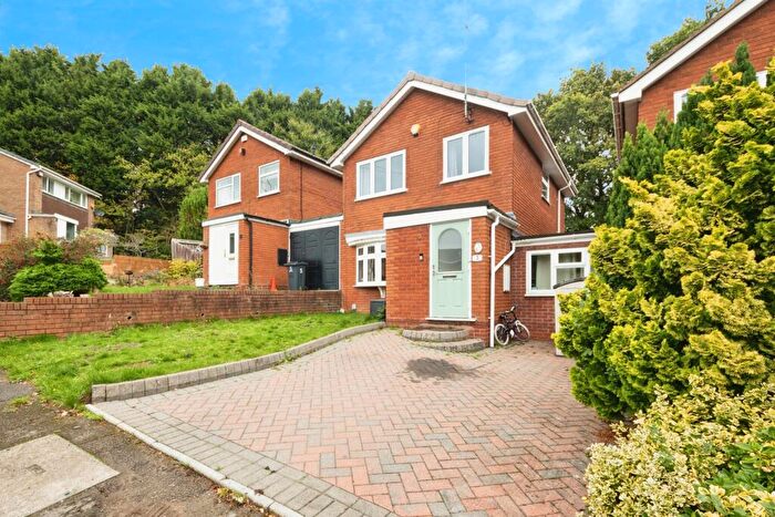 3 Bedroom Link Detached House For Sale In St Andrews Close, Birmingham, B32