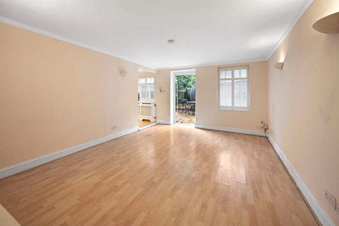 3 Bedroom Flat To Rent In Primrose Gardens, Belsize Park, NW3