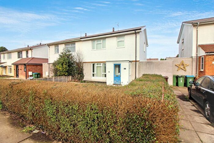 3 Bedroom Semi Detached House For Sale In Cottesloe Road, Aylesbury, HP21