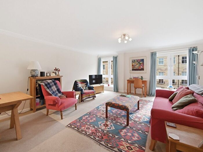 2 Bedroom Flat For Sale In / Fettes Row, New Town, Edinburgh, EH3