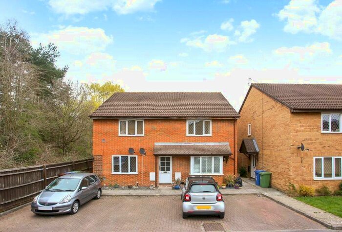 1 Bedroom Flat To Rent In Finstock Green, Martins Heron, Bracknell, Berkshire, RG12