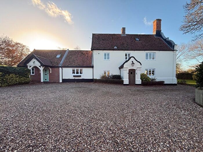 6 Bedroom Detached House For Sale In Silver Street, Attleborough, Norfolk, NR17