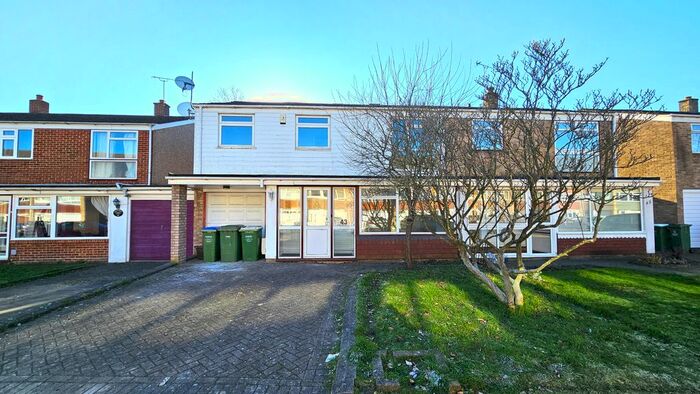 4 Bedroom Semi-Detached House To Rent In Maiden Erlegh Avenue, Bexley, Kent, DA5