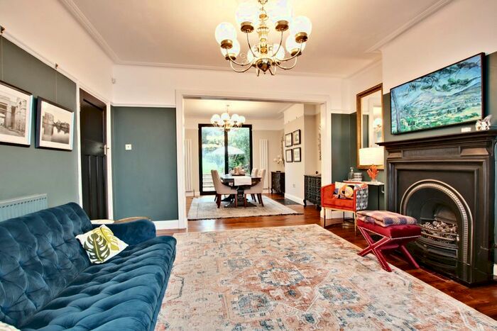 3 Bedroom Semi-Detached House To Rent In Valley Road, Bromley, BR2