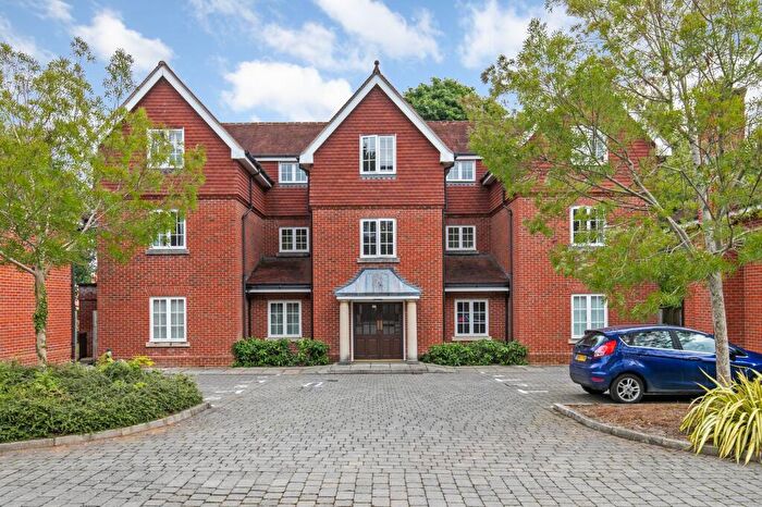 2 Bedroom Apartment To Rent In Wychwood Place, Winchester, SO22