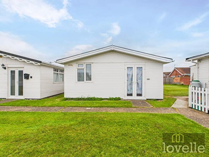 2 Bedroom Park Home For Sale In Seaholme Park, Mablethorpe, LN12
